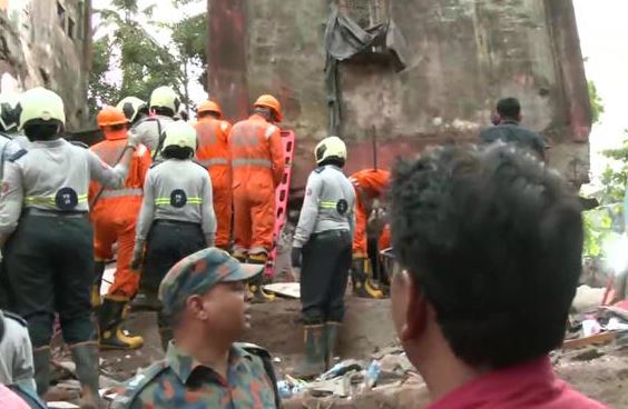 अहमदाबाद में 3 मंजिला इमारत गिरी, 1 व्यक्ति की मौत और 5 घायल