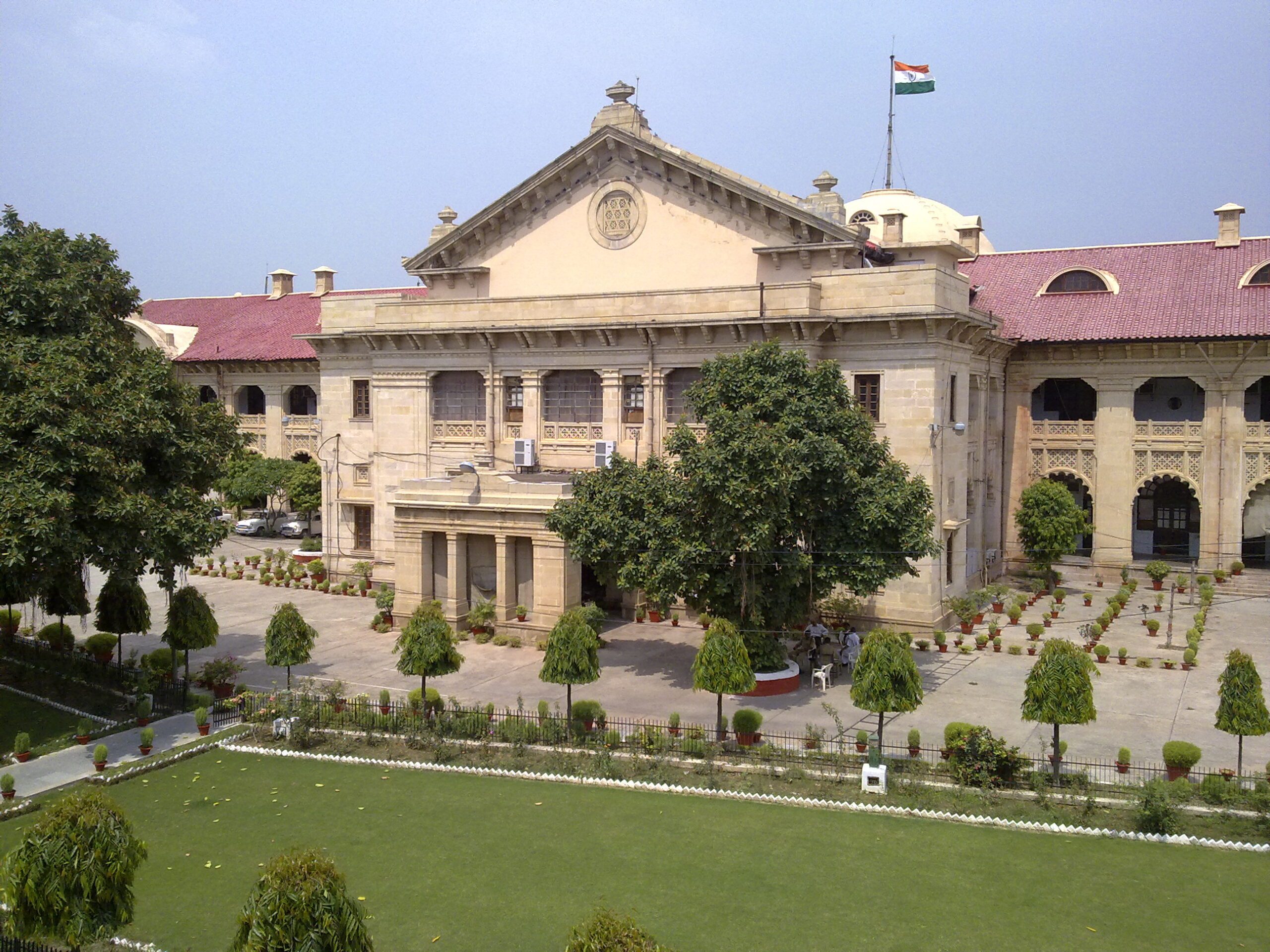 Allahabad High Court, 41 साल पुराने आदेश का पालन न करने पर अधिकारी निलंबन