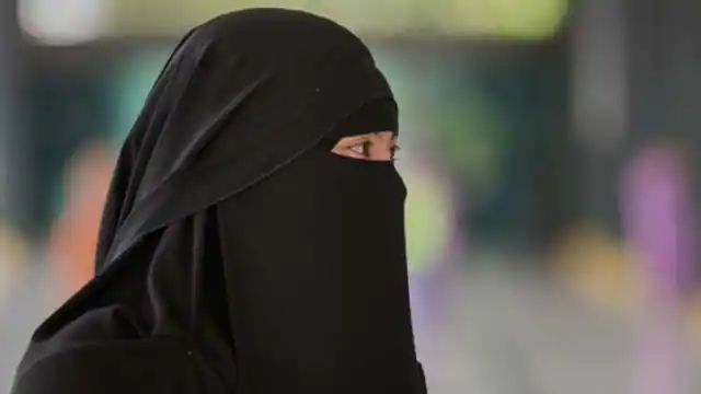 Strict Dress Code: इस मुस्लिम देश में परीक्षा हॉल में ‘अबाया’ नहीं पहन सकेंगी छात्राएं, ऑर्डर नंबर 120 हुआ जारी