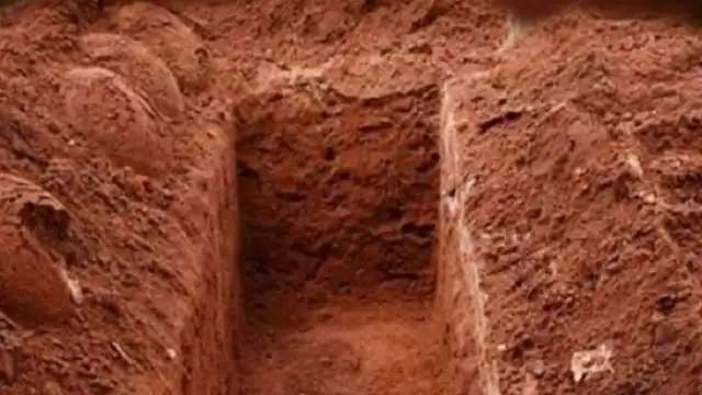 पहले stabbed  और फिर कब्र खोदकर पत्नी को दफना दिया, लेकिन फिर भी ऐसे बच गई जिंदा