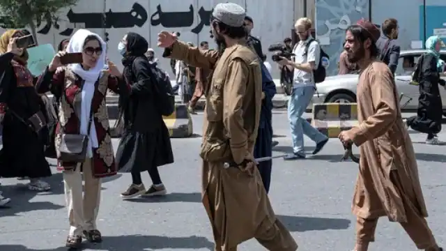 शादीशुदा आदमी संग भागने पर पत्थर मारने की सजा, Taliban के खौफ से महिला ने की सुसाइड