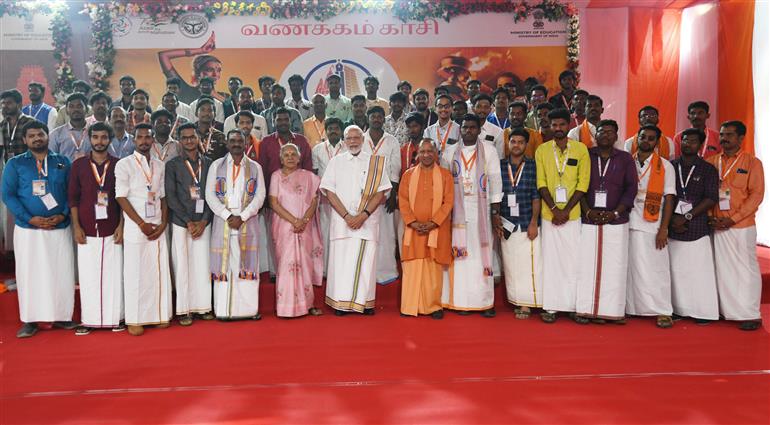 Kashi Tamil Sangamam, तस्वीरों में देखें काशी-तमिल संगमम में पीएम मोदी