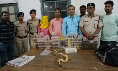 Woman with 28 pythons : 50 करोड़ के अजगर-गिरगिट और मकड़ी के साथ ट्रेन में सफर कर रही थी महिला, झारखंड में गिरफ्तारी