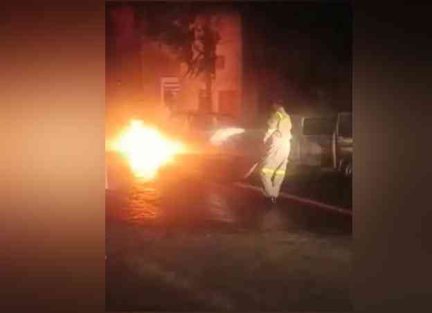 Varanasi Car parking Dispute, कार खड़ी करने को लेकर विवाद, फिर अचानक लगा दी आग