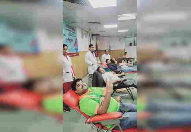 Blood Donation, संस्था के माध्यम से 90 लोगों ने किया रक्तदान, बीएचयू में शिविर का आयोजन