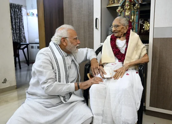 PM Modi Mother Passes Away