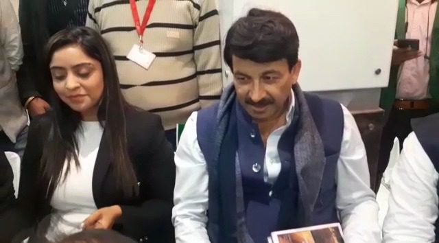 Manoj Tiwari in Varanasi, सांसद मनोज तिवारी ने राहुल गांधी पर साधा निशाना, कहा…