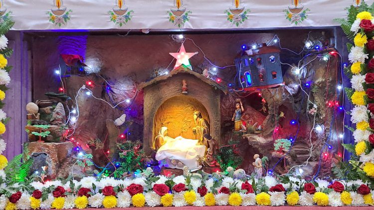 Christmas 2022 : वाराणसी समेत देश में जीसस के जन्म का जश्न, यीशु के संदेशों को याद कर रहे लोग