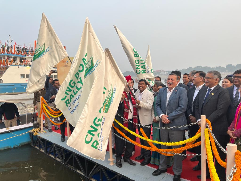 गंगा की लहरों पर CNG Boat Rally Varanasi, पूरे देश को ग्रीन एनर्जी का संदेश