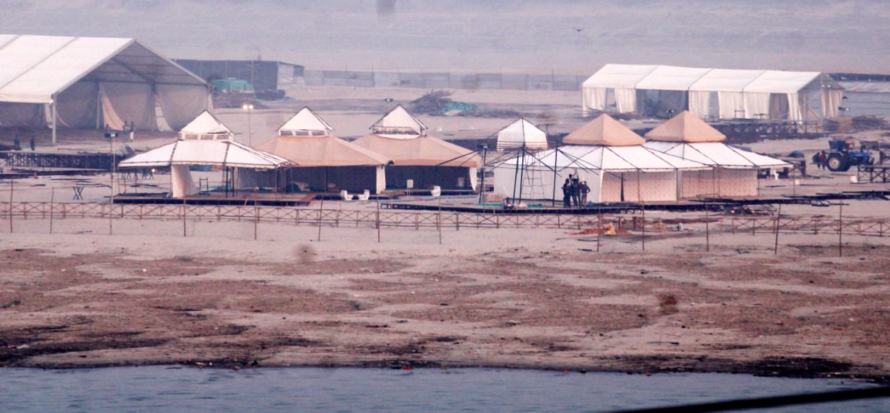 Varanasi Tent City : तस्वीरों में देखिए मां गंगा के तट पर बसा अनोखा शहर, जानिए कौन सी सुविधाएं मिलेंगी