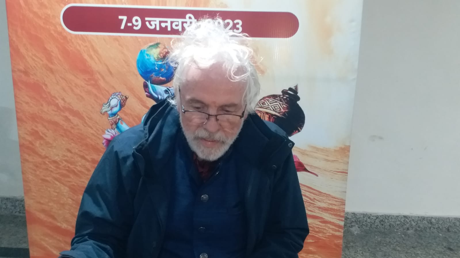 German Scientist Varanasi पहुंचे, कहा- घर का वातावरण अग्निहोत्र से ठीक होगा, आयुर्वेद पर भी बोले