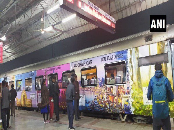 Tejas Express के लेट होने पर भड़का लोगों का आक्रोश, जमकर हंगामा, 1.10  लाख वापस करेगा IRCTC