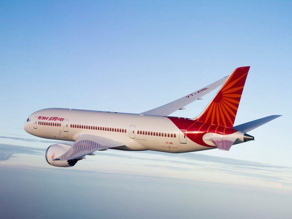 अमेरिका से दिल्ली आ रही Air India Flight लंदन डायवर्ट की गई, मेडिकल इमरजेंसी की खबरें