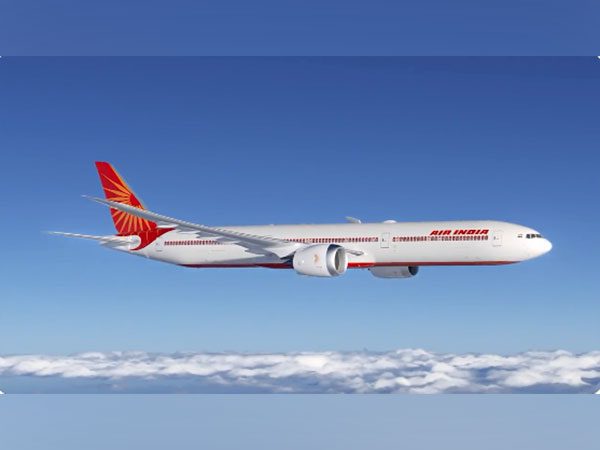 Air India Flight Sweden डायवर्ट की गई, 300 यात्रियों वाले विमान में तेल रिसाव की खबरें, जानिए अपडेट