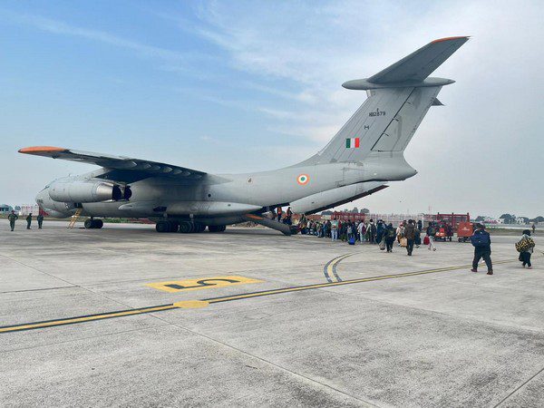 Indian Air Force के विमान से 388 लोगों को एयरलिफ्ट किया गया, जम्मू से लेह सुरक्षित पहुंचाए गए लोग