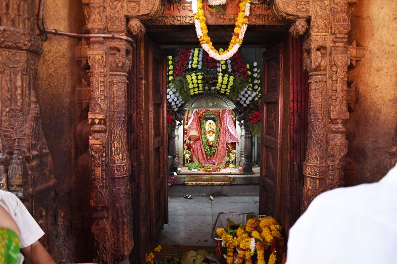 Chaitra Navratri : मां कूष्मांडा की दर उमड़ा भक्तों का सैलाब, लगी लंबी कतार