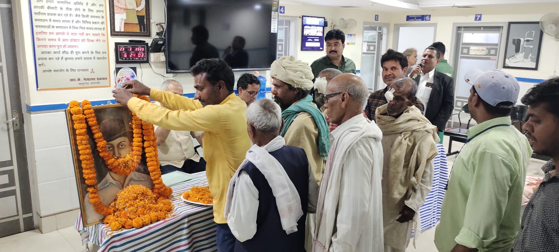 Varanasi, BHU के पूर्व छात्रों ने अमर शहीदों को किया याद, दी श्रद्धांजलि