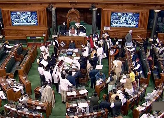 JPC, अडानी मसले पर जांच के लिए जेपीसी के गठन की मांग को लेकर बुधवार को भी संसद के दोनों सदनों में हंगामा जारी रहा। हंगामे और नारेबाजी के कारण लोक सभा और राज्य सभा, दोनों सदनों की कार्यवाही को दोपहर बाद 2 बजे तक के लिए स्थगित करना पड़ा।