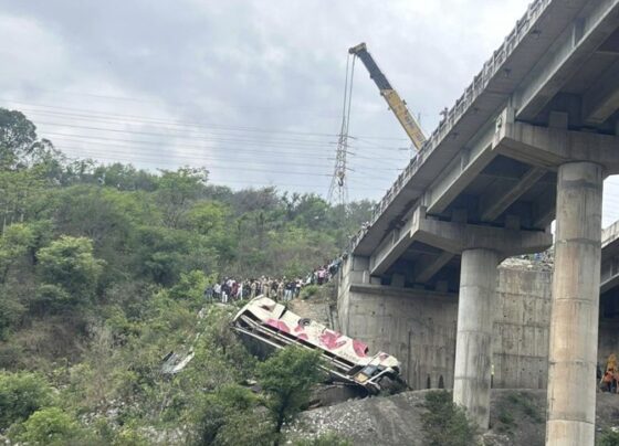 Bus going from Amritsar to Katra fell into the gorge: 10 people of the same family died, 12 injured