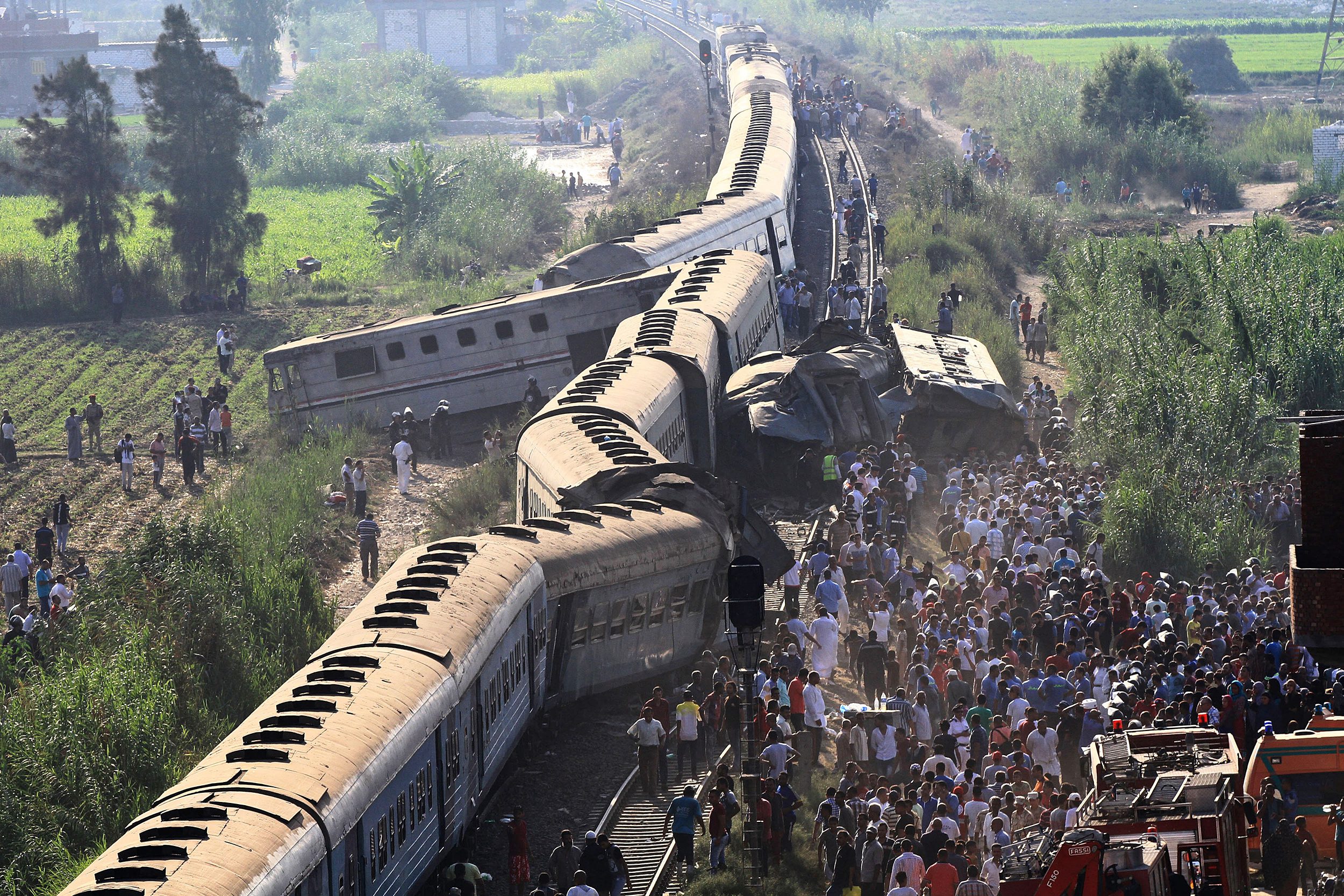 Odisha Train Accident : बालासोर में ट्रेन हादसे में लगभग 300 लोगों की मौत, 900 के करीब घायल