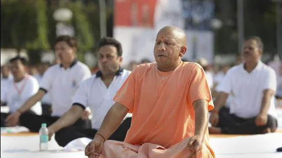 International Yoga Day, सीएम योगी ने गोरखपुर में किया योग