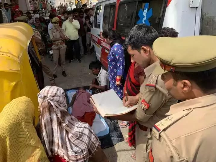 Varanasi, आटो से बरामद हुआ महिला का शव, जांच में जुटी पुलिस