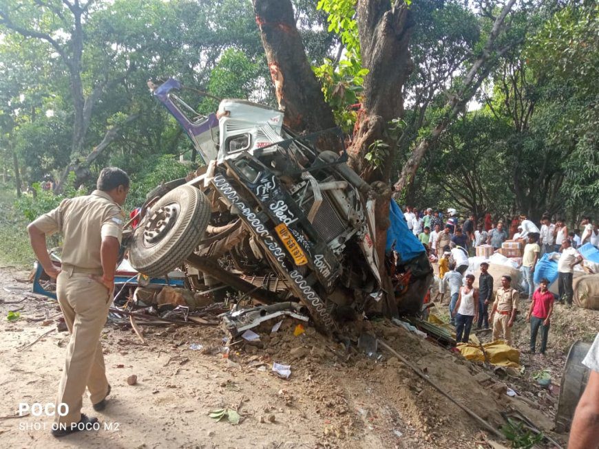 Unnao में पेड़ से टकराई ट्रक, दो लोगों की मौत