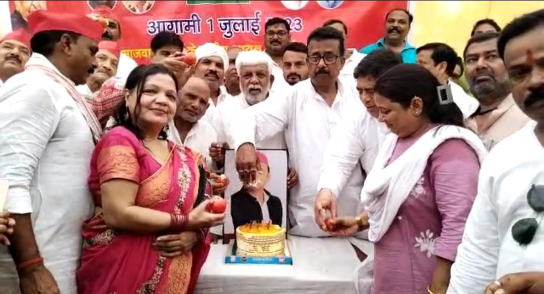 Akhilesh Yadav Birthday, लोक कल्याण दिवस के रूप में मनाया गया सपा प्रमुख अखिलेश यादव का जन्मदिन
