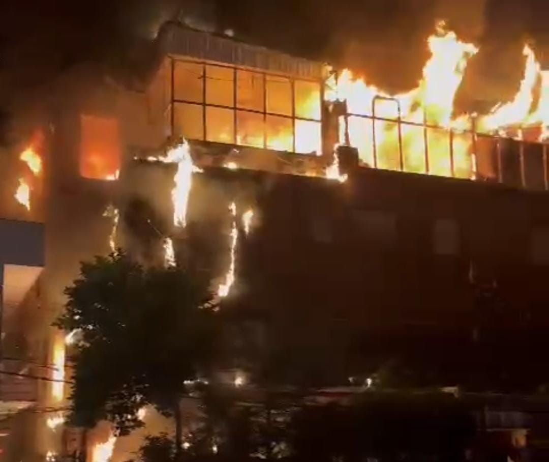 Varanasi, होटल हरि विलास में लगी भीषण आग, कड़ी मशक्कत के बाद पाया काबू
