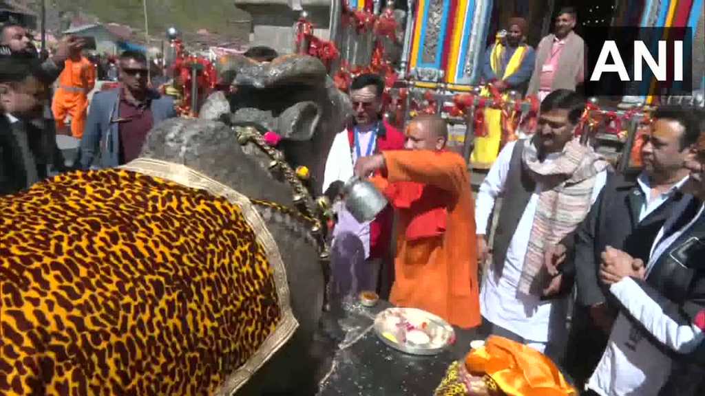 CM Yogi Kedarnath पहुंचे, वैदिक रीति से की महादेव उपासना, नंदी का श्रृंगार भी किया