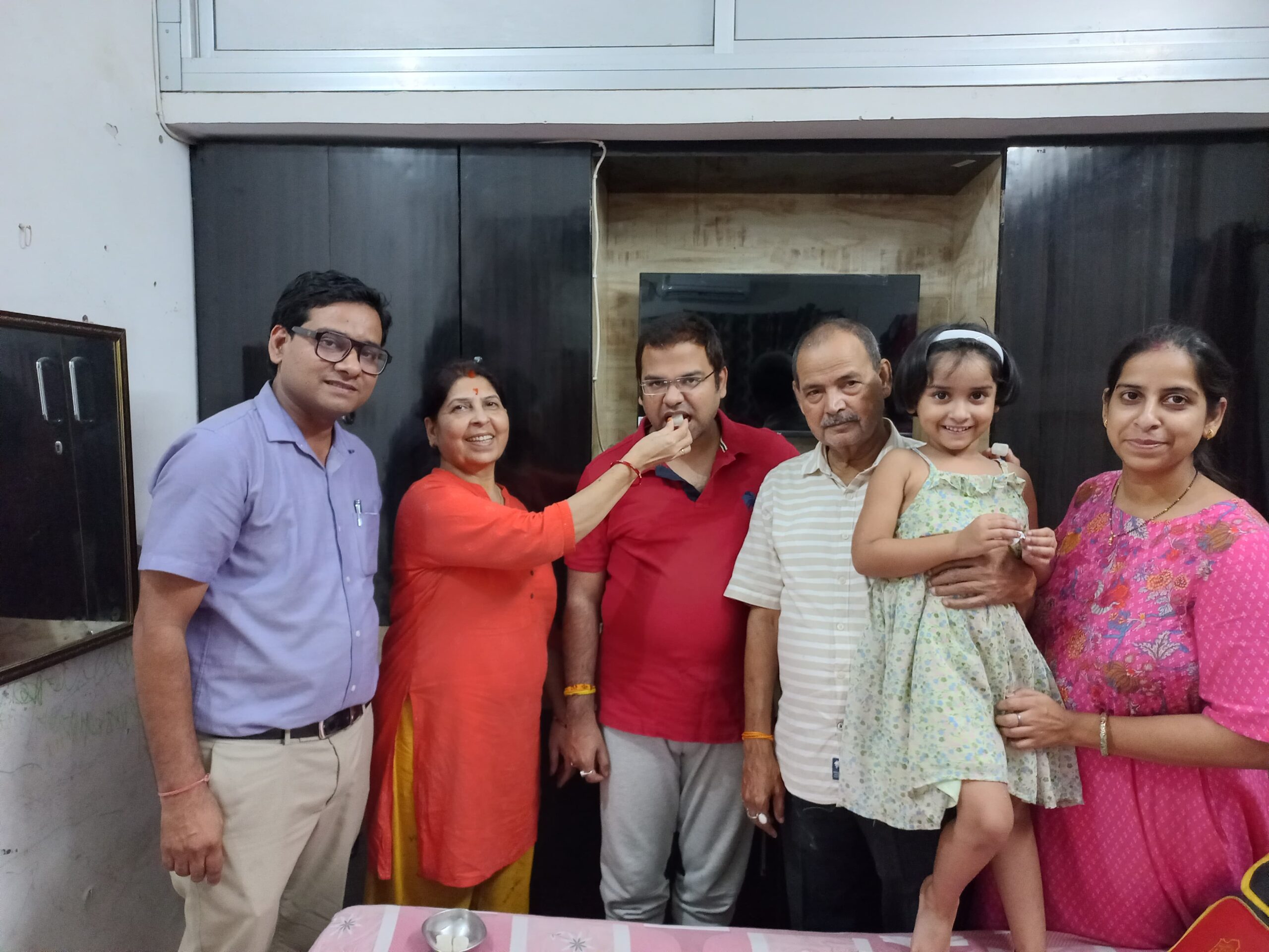 इस्राइल में फंसे वाराणसी के राहुल सिंह सकुशल वापस लौटे, परिवार ने पीएम मोदी का किया धन्यवाद