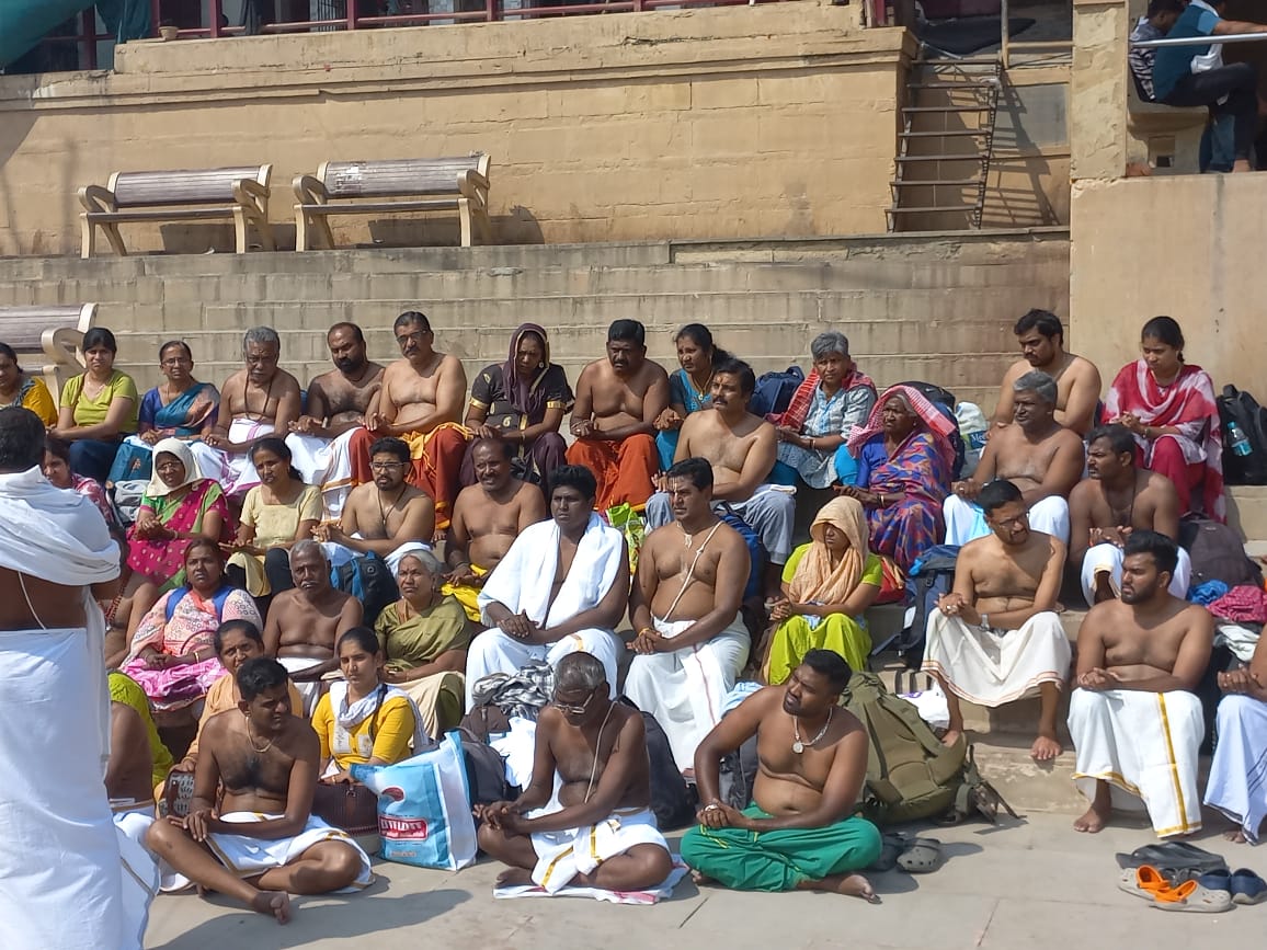 Varanasi, कोरोना काल में मृत आत्माओं की सद्गति के लिए त्रिपिण्डी श्राद्ध व तर्पण