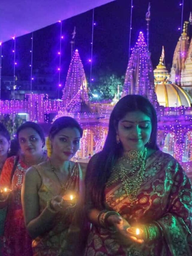 महादेव की नगरी काशी में दिवाली पर जगमग हुए घर