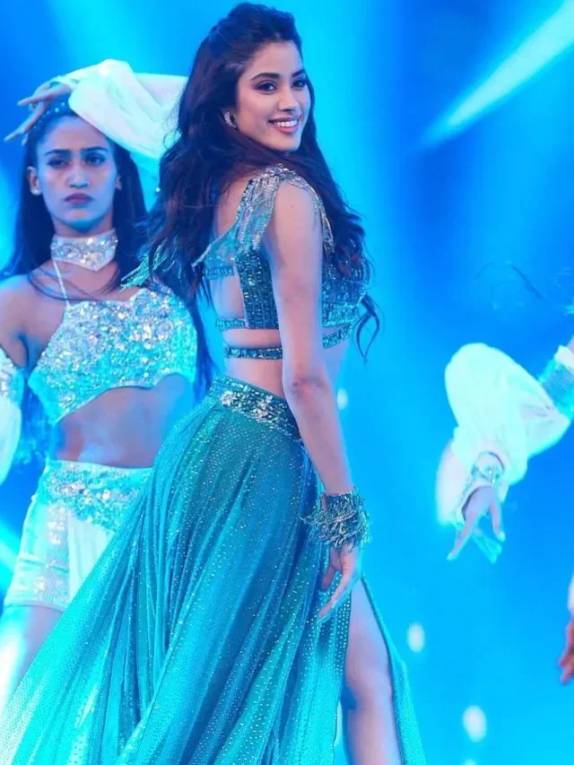 Jhanvi Kapoor ने धमाकेदार डांस परफॉर्मेंस की तस्वीरें फैन्स के साथ की शेयर, जमकर लगाए थे ठुमके